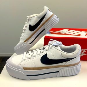 NWT! Women’s Nike Court Legacy Lift sneakers!